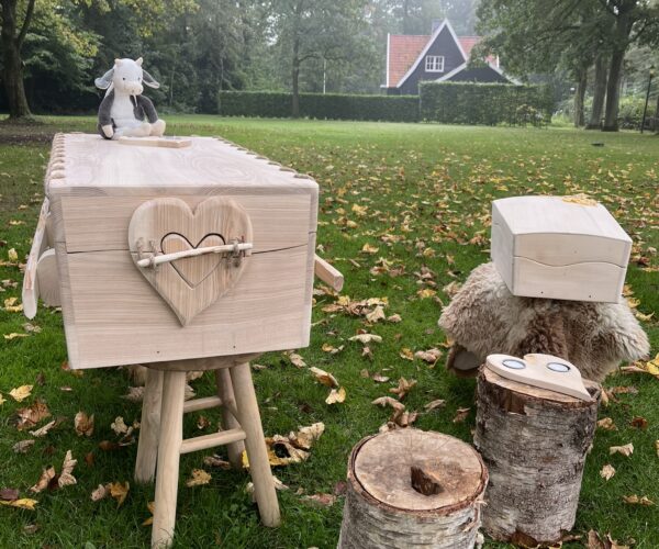 Handgemaakte baby- en kinderkistjes van natuurlijk hout – Emotiekist